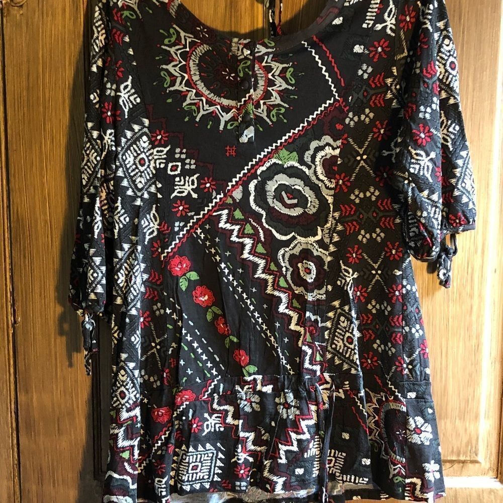 Women’s Blouse - Picture 3 of 5